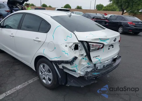 2018 Kia Forte Lx из США, поврежденный, VIN 3KPFK4A76JE242453